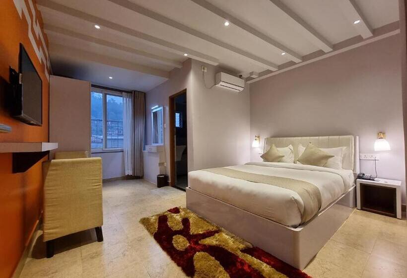 اتاق لوکس, Chautari Boutique