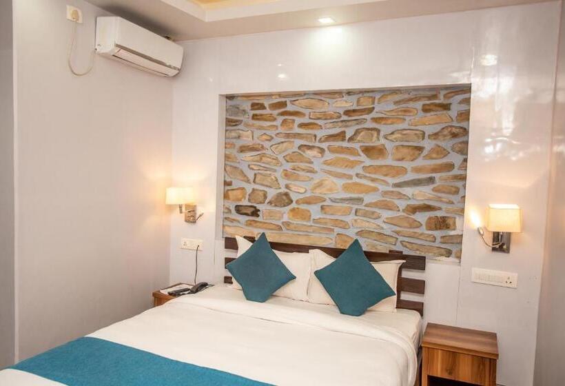 اتاق لوکس, Chautari Boutique