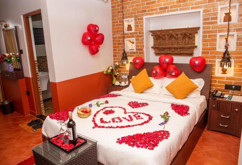 اتاق لوکس, Chautari Boutique