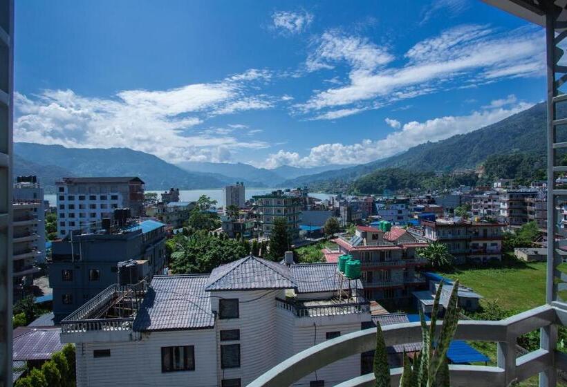 اتاق استاندارد با چشم‌انداز دریاچه, Chautari Boutique