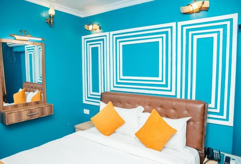 اتاق لوکس, Chautari Boutique