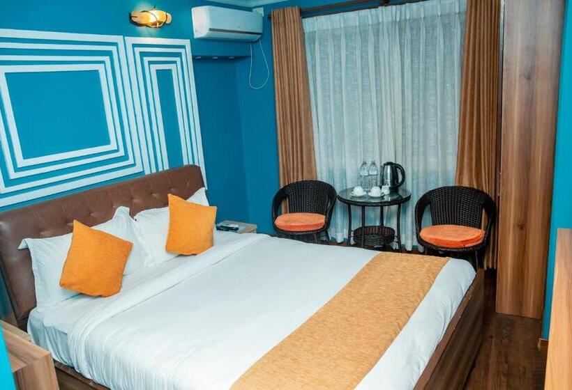 اتاق لوکس, Chautari Boutique