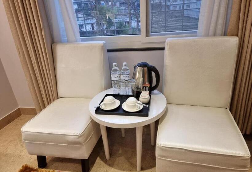 اتاق لوکس, Chautari Boutique