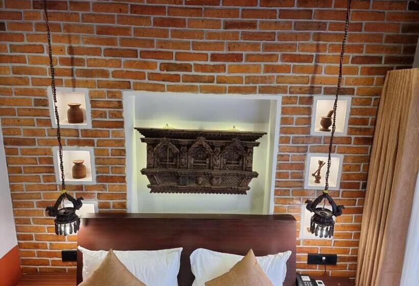 اتاق لوکس با بالکن, Chautari Boutique