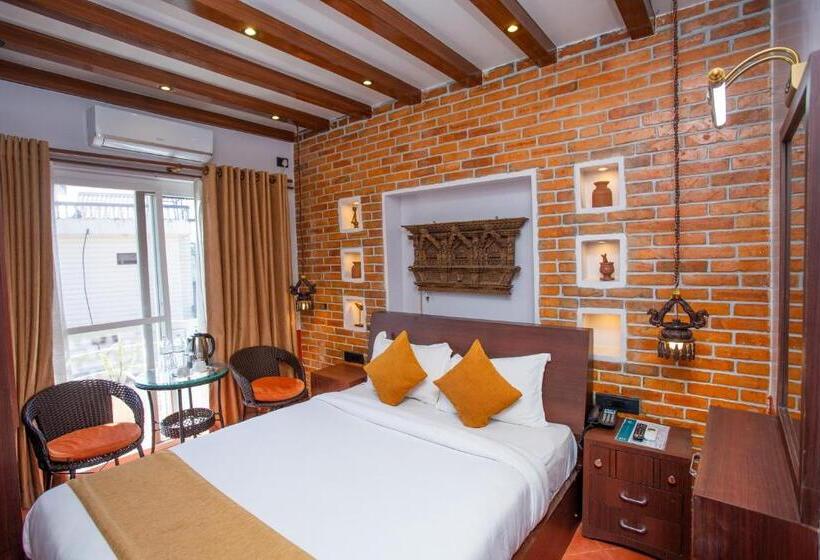 اتاق لوکس با بالکن, Chautari Boutique