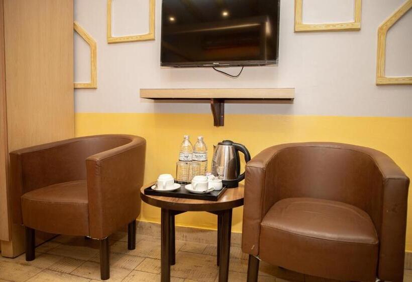 اتاق لوکس با بالکن, Chautari Boutique