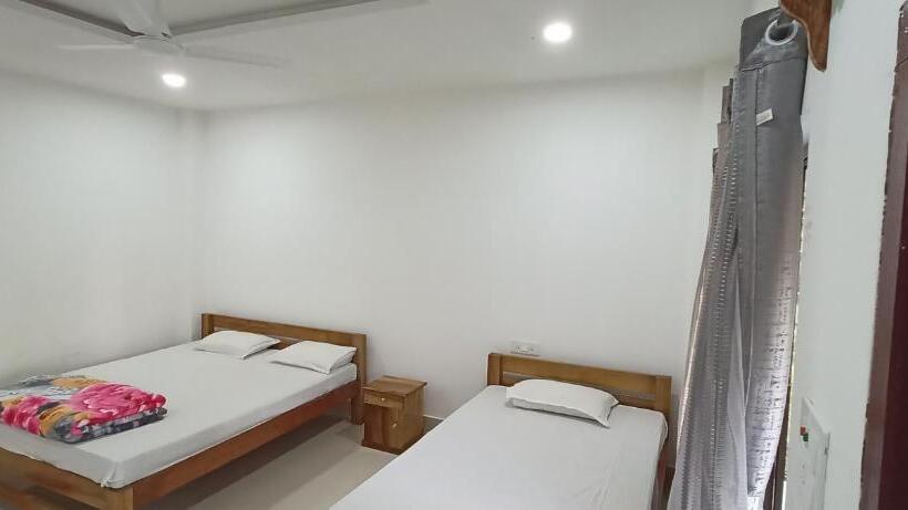 غرفة قياسية ثلاثية, Shivaji Inn Kaziranga