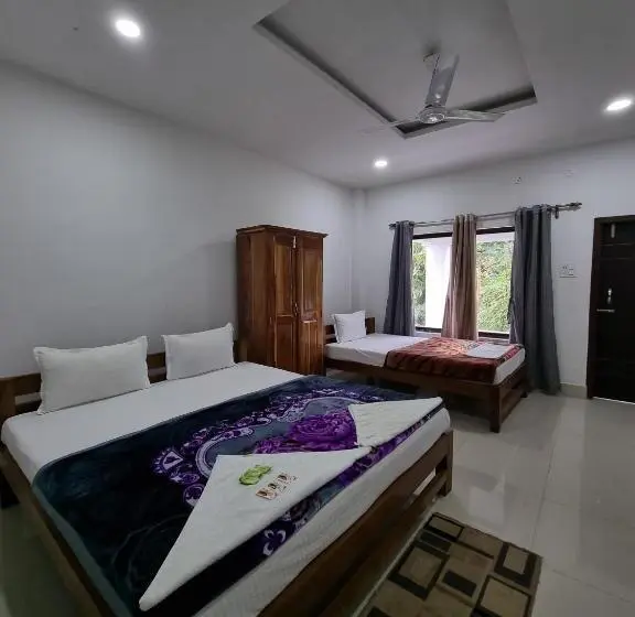 スタンダードトリプルルーム, Shivaji Inn Kaziranga