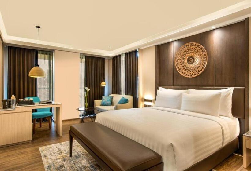 Номер Deluxe с Балконом, The Manohara Hotel Yogyakarta