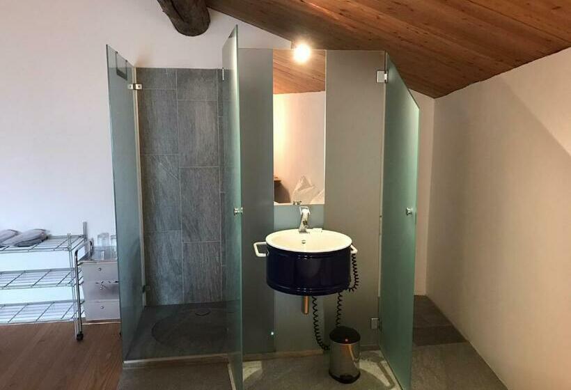 חדר סטנדרט, Weiss Kreuz