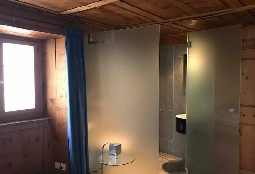 Habitació Basic, Weiss Kreuz