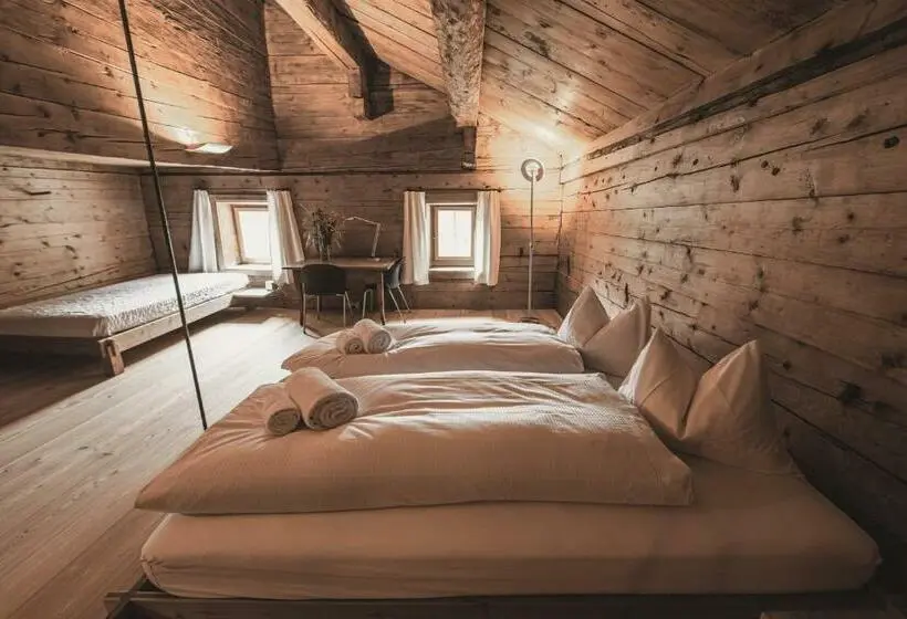 Habitació Triple Deluxe, Weiss Kreuz