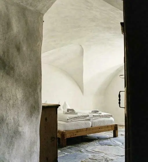 Habitació Superior, Weiss Kreuz
