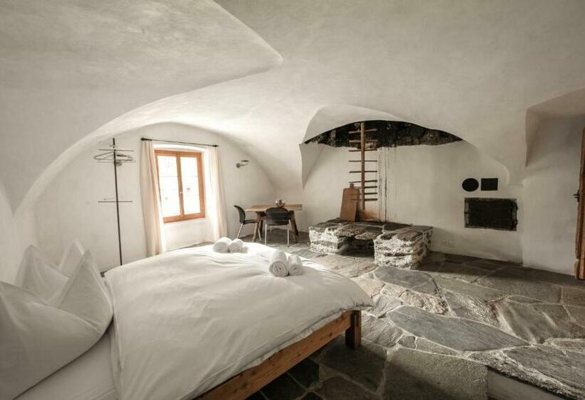 חדר סופריור, Weiss Kreuz