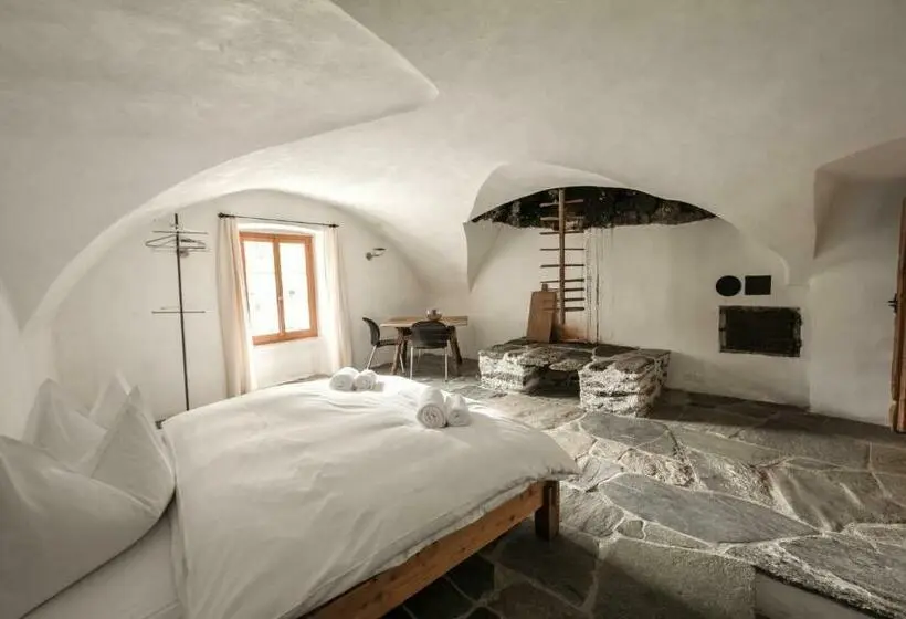 Habitació Superior, Weiss Kreuz