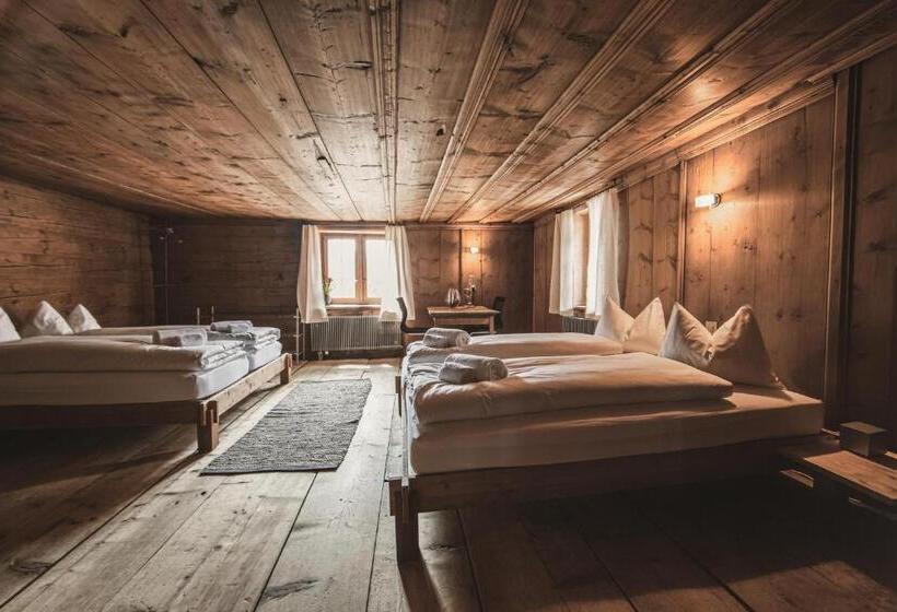 חדר סטנדרט לארבעה, Weiss Kreuz