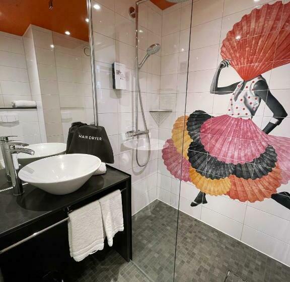 חדר משפחתי, Motel L Lund