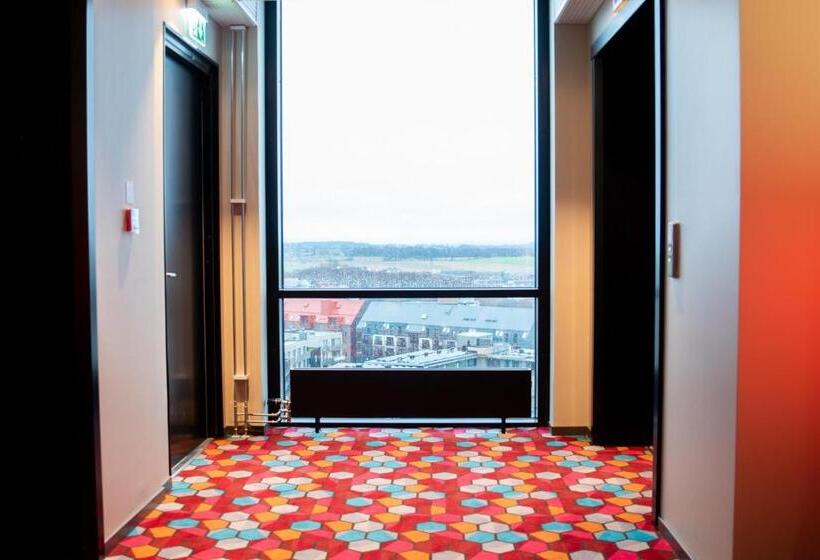 家庭间, Motel L Lund