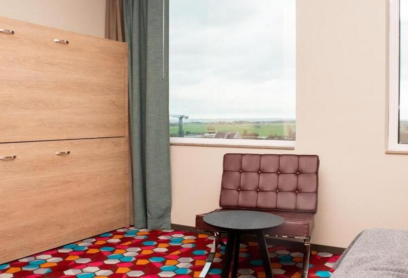 家庭间, Motel L Lund