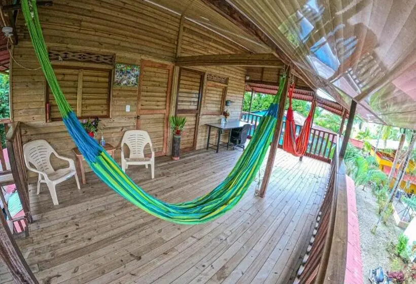 Comfort Kolmen Hengen Huone, Cabaña Villa Sofi