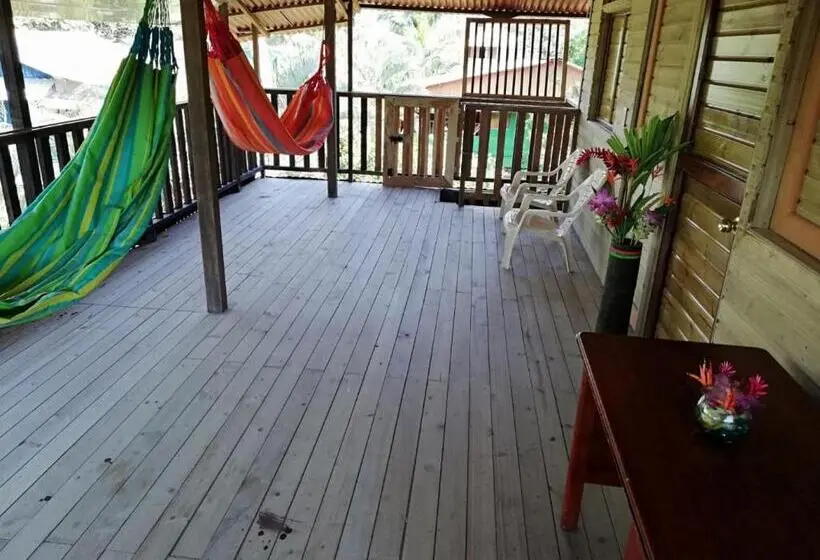Comfort Kolmen Hengen Huone, Cabaña Villa Sofi