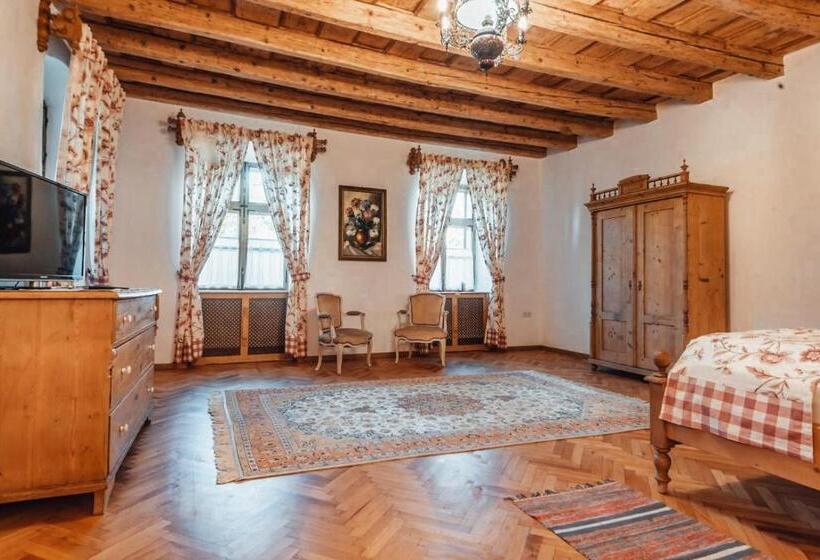 اتاق لوکس, Pensiunea Zidul Cetății