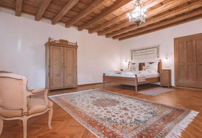 اتاق لوکس, Pensiunea Zidul Cetății