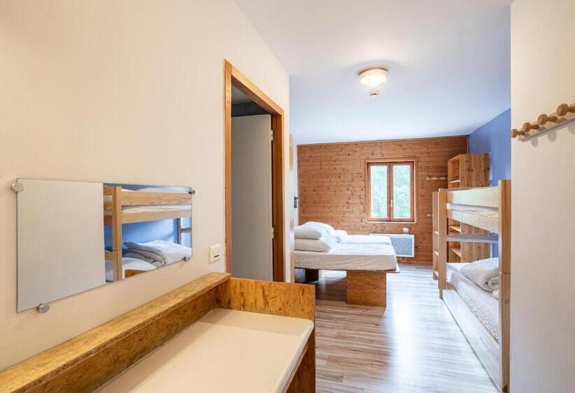 Четырехместный Номер Стандарт, Auberge De Jeunesse Hi La Clusaz