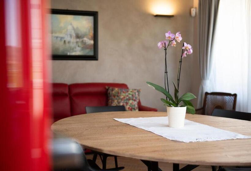 Люкс с Балконом, Magari Estates Boutique