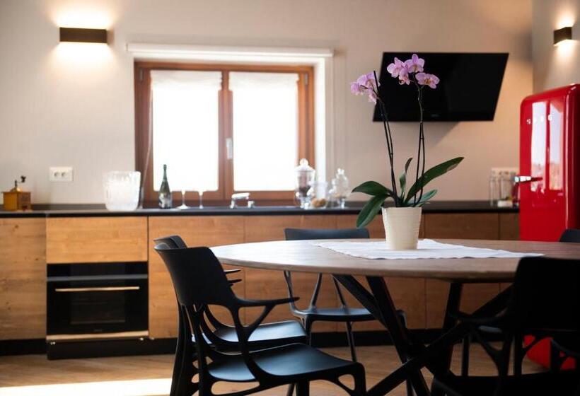 סוויטה עם מרפסת, Magari Estates Boutique