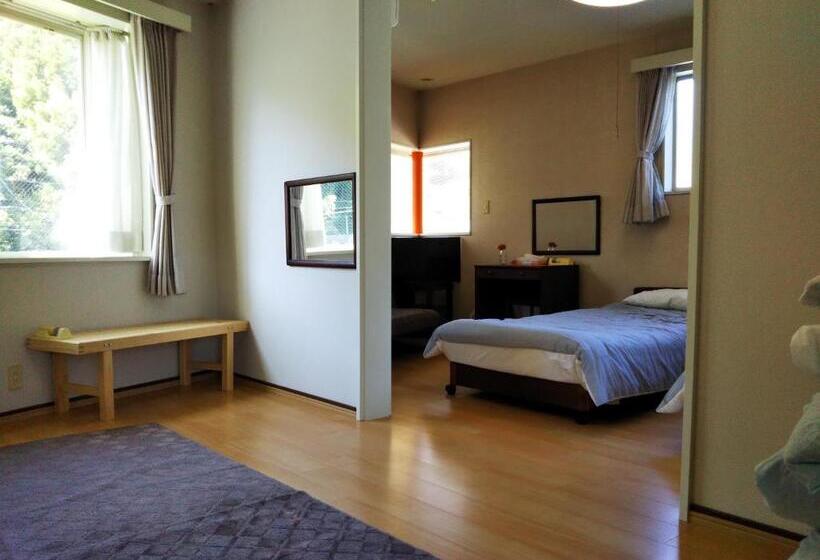 Семейный Номер, ペンション ラリー