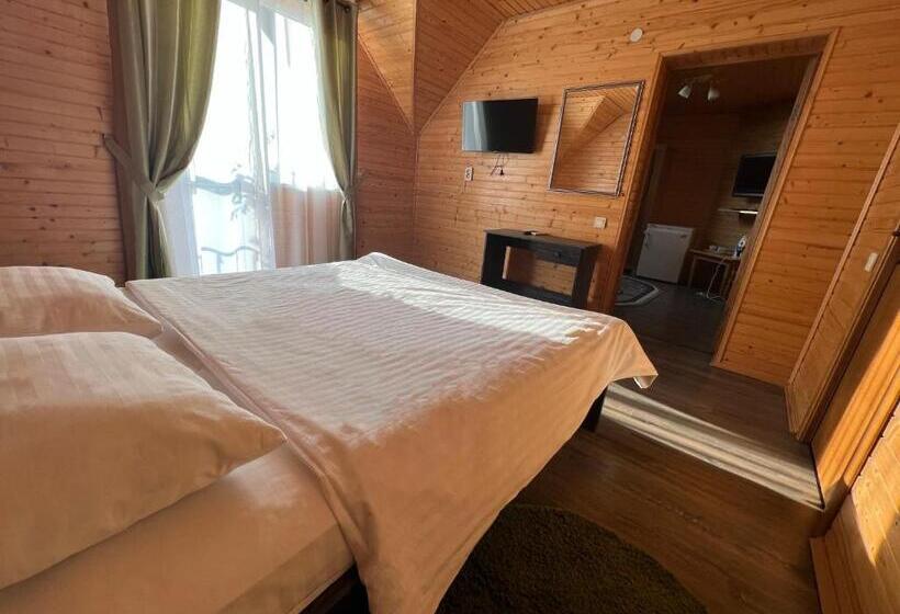 Svit med Balkong, боброва хата