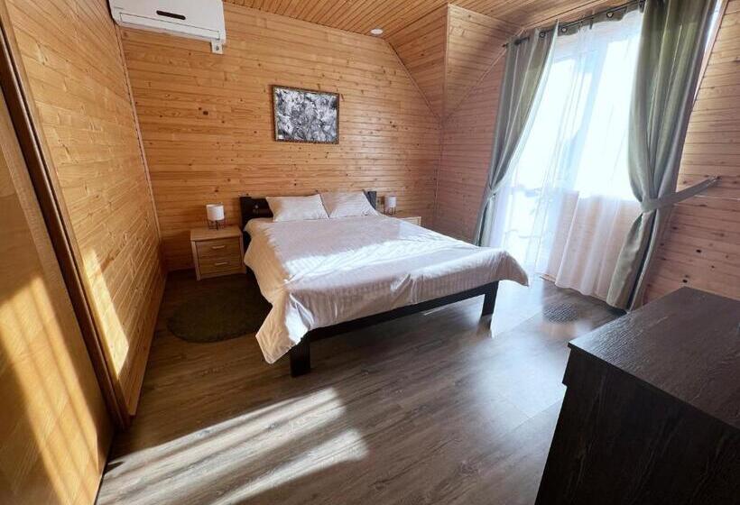 Svit med Balkong, боброва хата