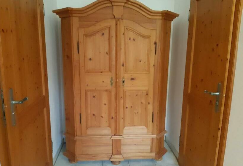 غرفة قياسية فردية, Schellenberger Hof