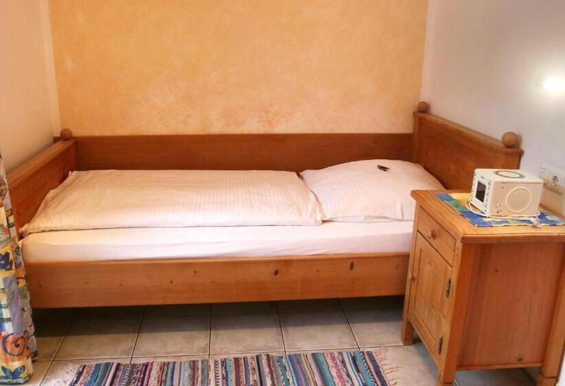 غرفة قياسية فردية, Schellenberger Hof