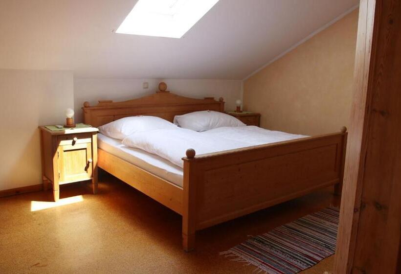 شقة غرفتين, Schellenberger Hof