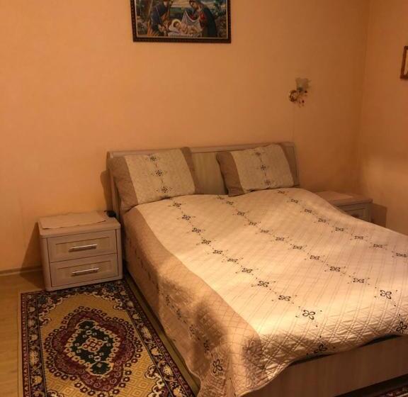 Трехместный Номер Классика, біля комори