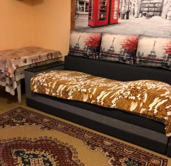 Classic Driepersoonskamer, біля комори