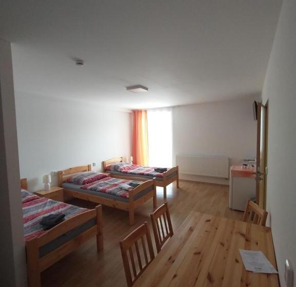 غرفة قياسية ثلاثية, Penzion Lihovar