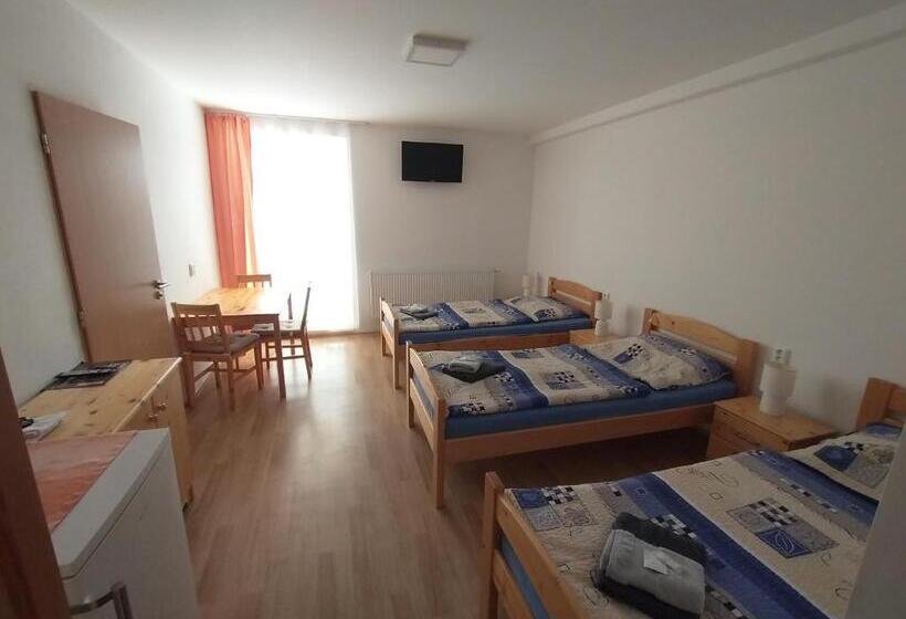 غرفة قياسية ثلاثية, Penzion Lihovar