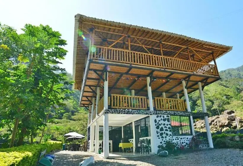 ファミリールーム, Termales El Escondite