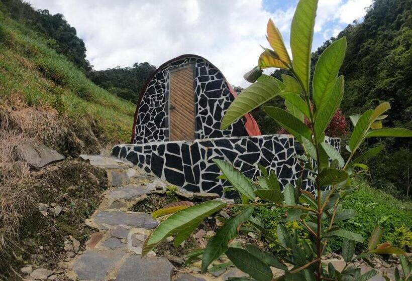 חדר סטנדרט לשלושה, Termales El Escondite