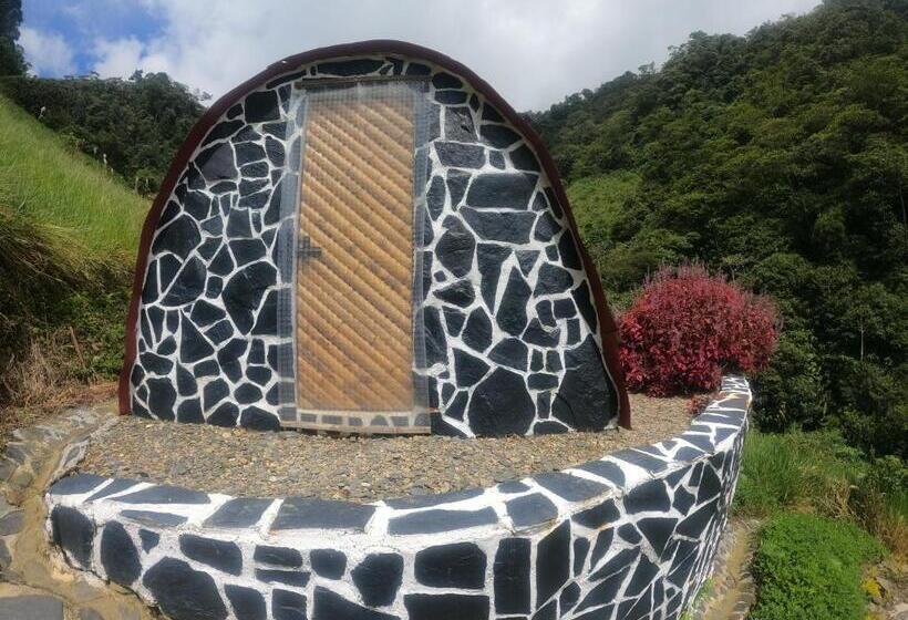 חדר משפחתי, Termales El Escondite