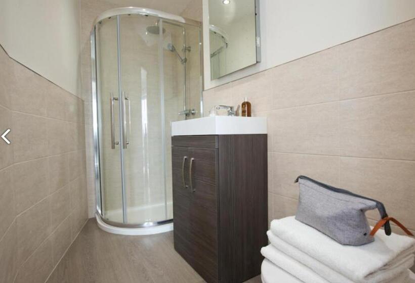 غرفة ديلوكس, The Pig Inn