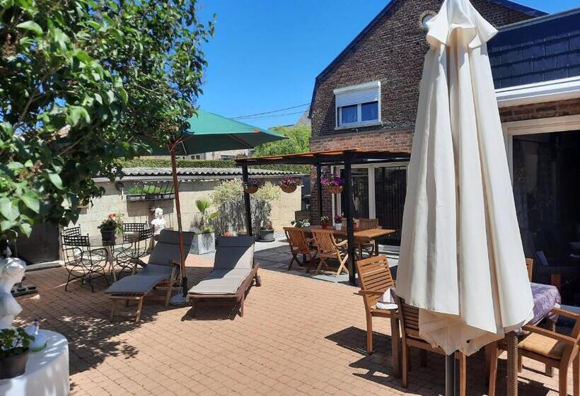 جناح, Au Trou Perdu