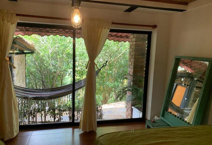 غرفة قياسية ثلاثية, Campestre Mirador Calopala