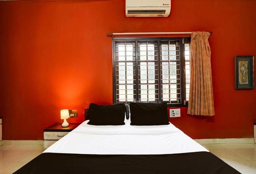 غرفة كلاسيكية ثلاثية, O Varun Residency