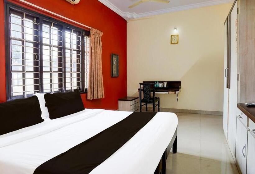 غرفة كلاسيكية ثلاثية, O Varun Residency