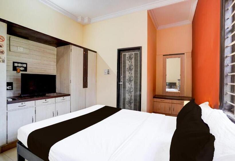 غرفة كلاسيكية ثلاثية, O Varun Residency