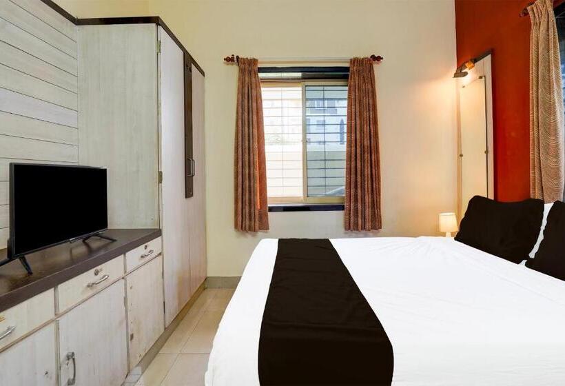 غرفة كلاسيكية ثلاثية, O Varun Residency